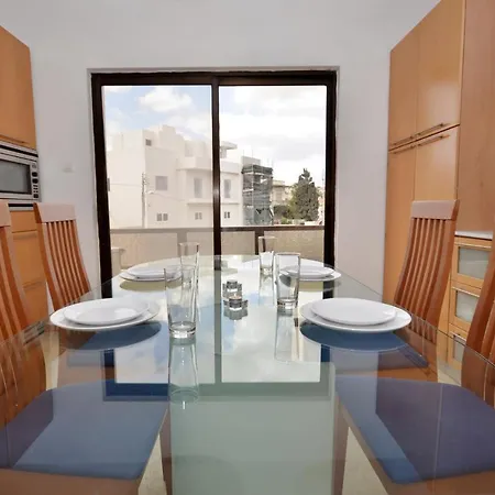 City Living Tk 3 Rm 3 Pensiune 3*
