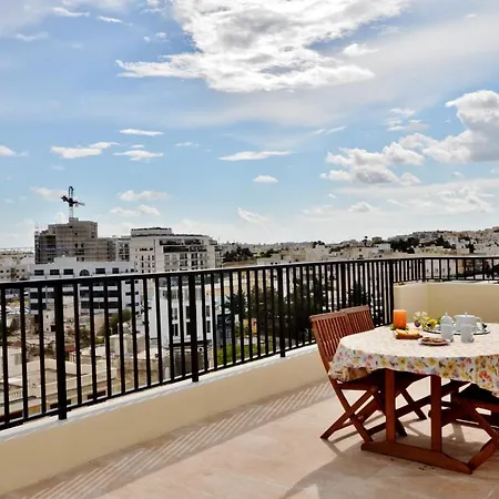 City Living Tk 3 Rm 3 *
