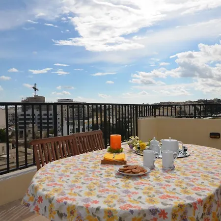 City Living Tk 3 Rm 3 Guest house *